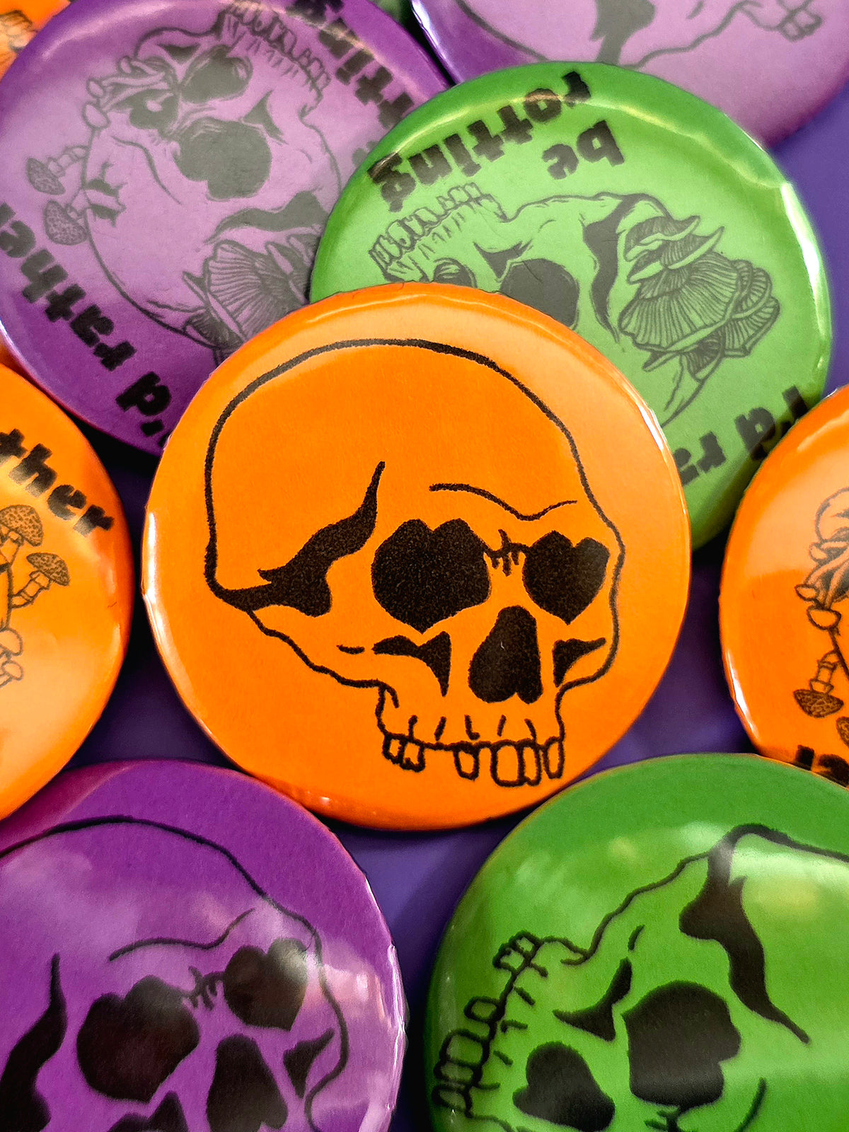 skull button in orange