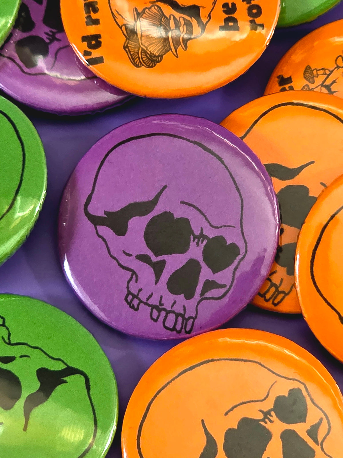 skull button in purple