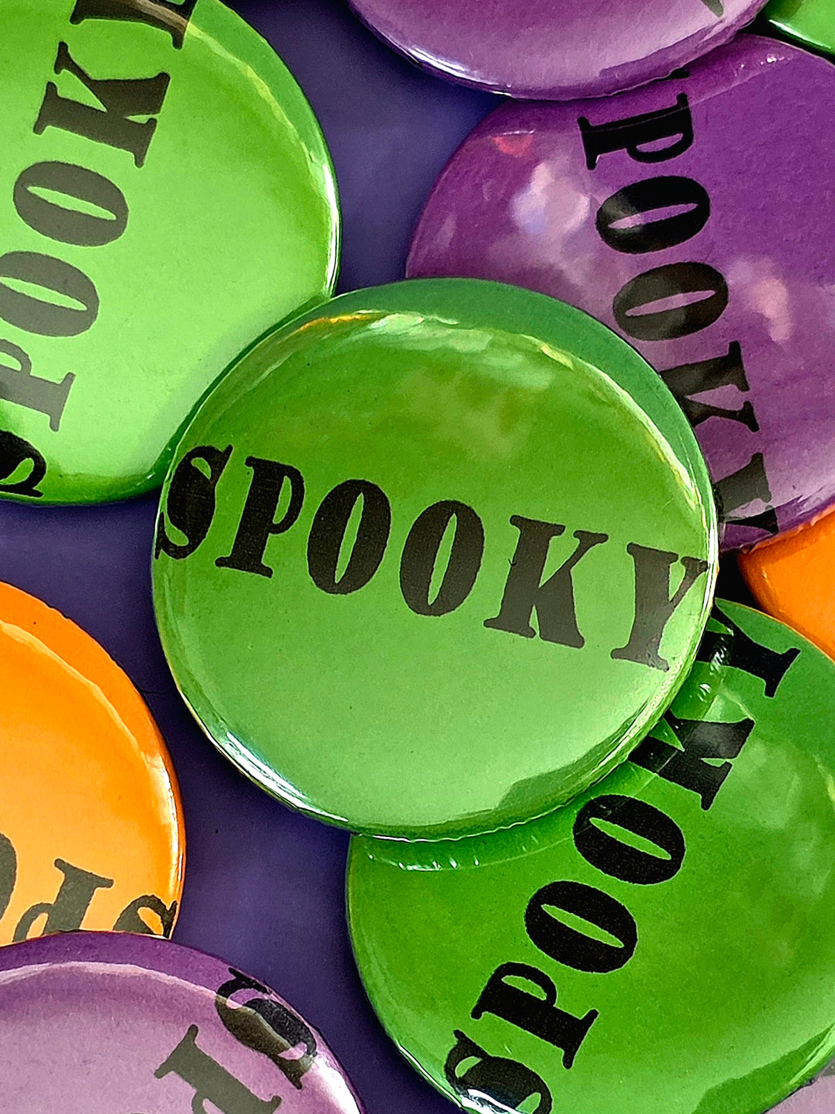 a green button that says spooky